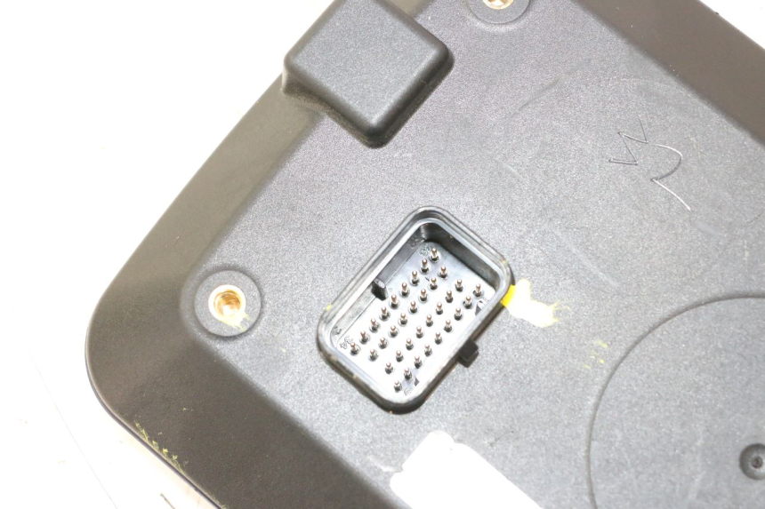 photo de COMPTEUR  PIAGGIO MP3 HPE 530 (2022 - 2026) - État de surface