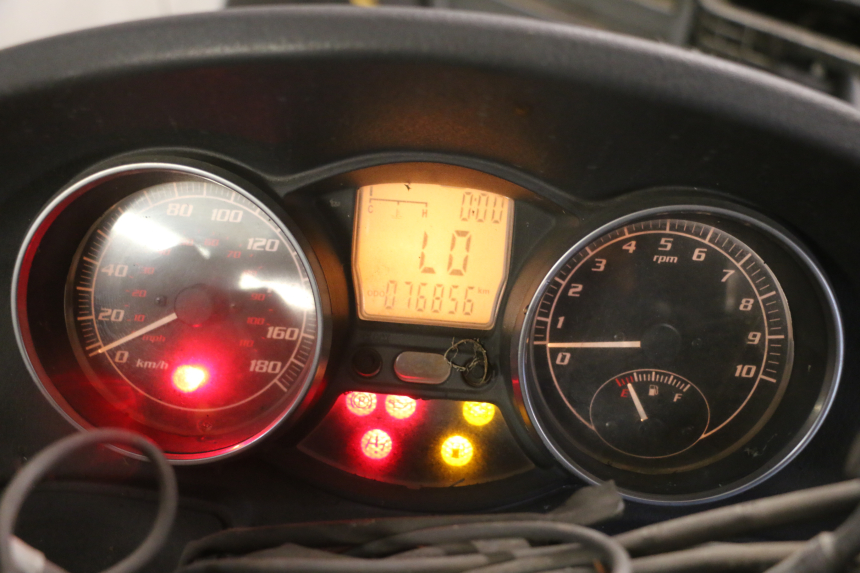 photo de COMPTEUR PIAGGIO MP3 LT 400 (2007 - 2012) - Zoom état d’usage
