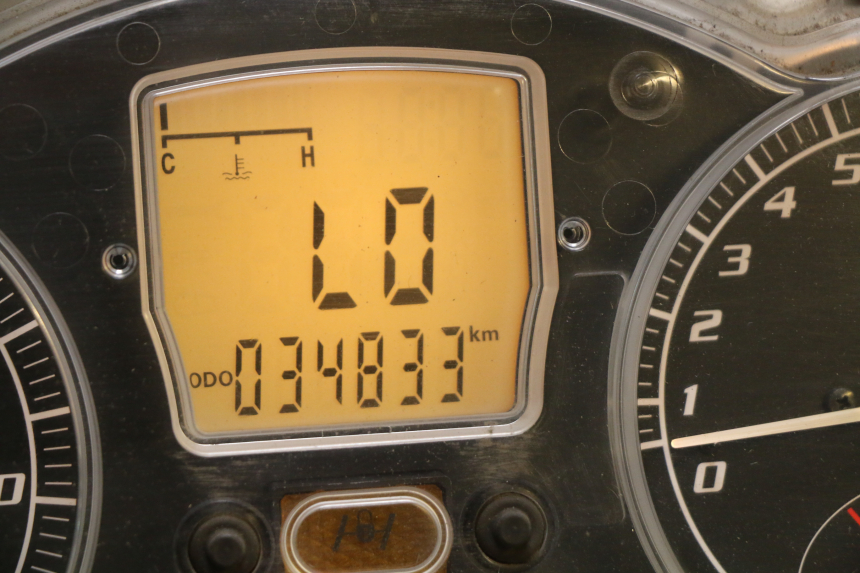 photo de COMPTEUR PIAGGIO MP3 125 (2006 - 2014) - Gros plan technique