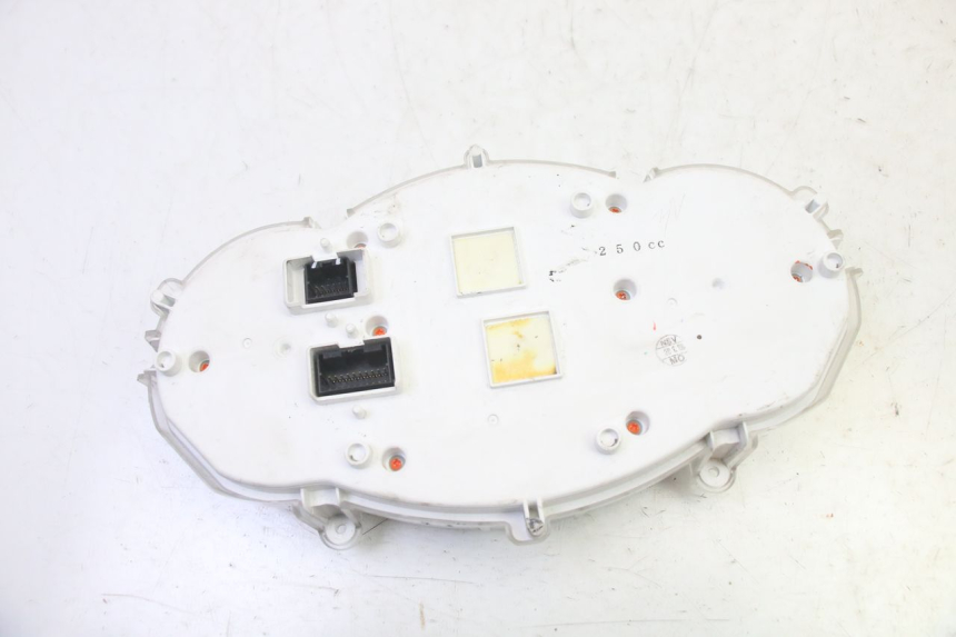 photo de COMPTEUR  PIAGGIO MP3 RL 250 (2006 - 2010) - État de surface