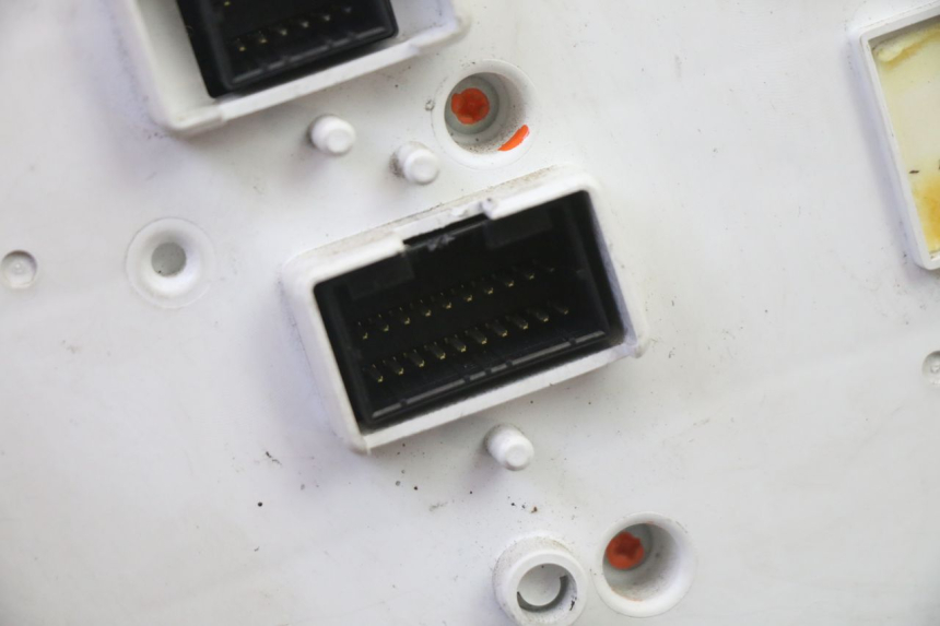 photo de COMPTEUR  PIAGGIO MP3 RL 250 (2006 - 2010) - Marquages et références