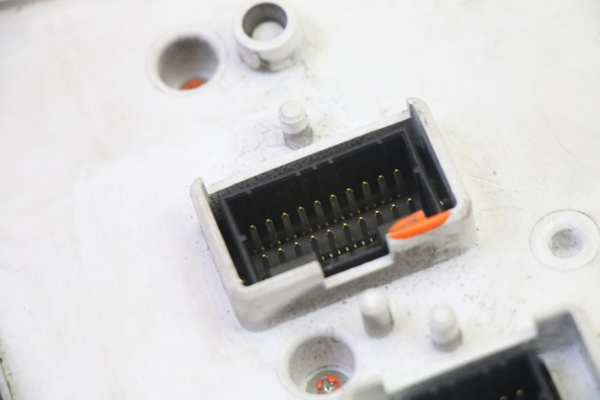 photo de COMPTEUR PIAGGIO MP3 125 (2006 - 2014) - Détails caractéristiques