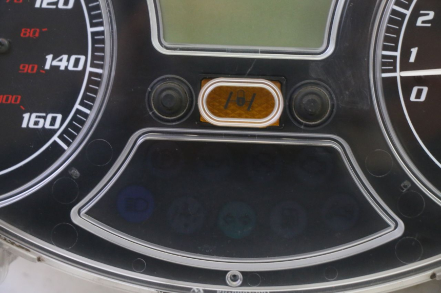 photo de COMPTEUR PIAGGIO MP3 125 (2006 - 2014) - Autre angle de vue