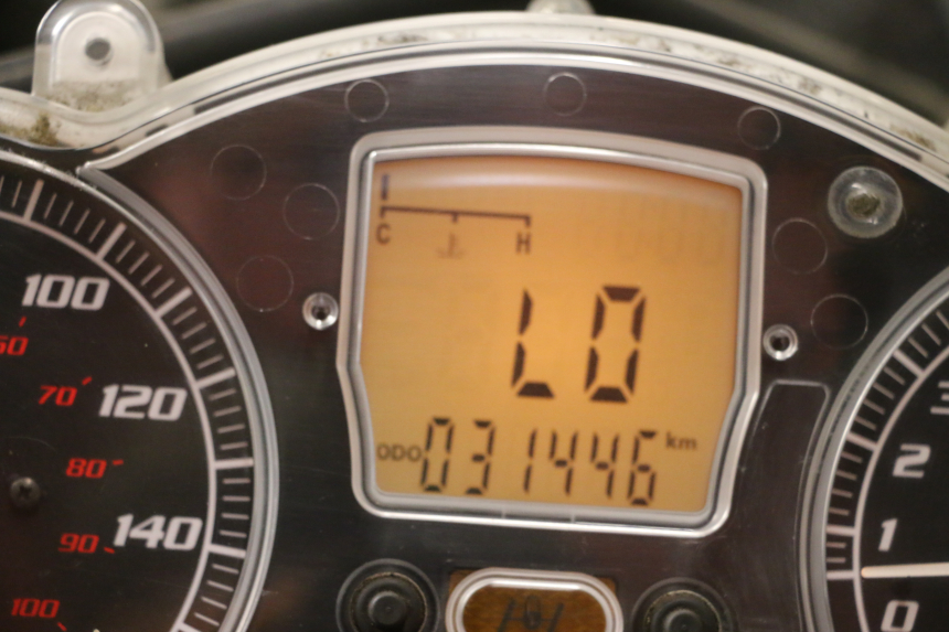 photo de COMPTEUR PIAGGIO MP3 125 (2006 - 2014) - Points de fixation