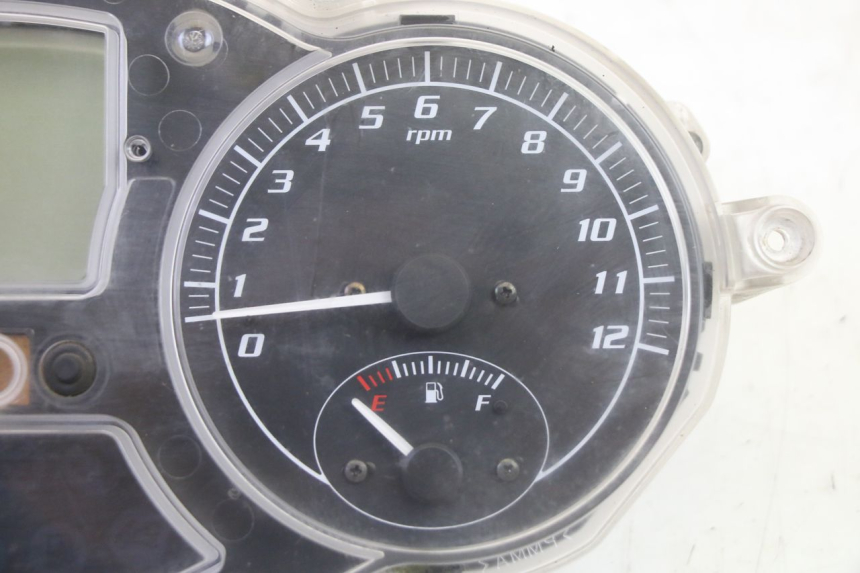 photo de COMPTEUR  PIAGGIO MP3 RL 250 (2006 - 2010) - Gros plan technique