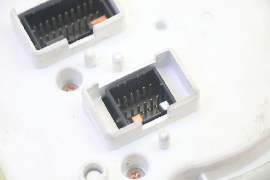 photo de COMPTEUR  PIAGGIO MP3 RL 250 (2006 - 2010) - Zoom composants