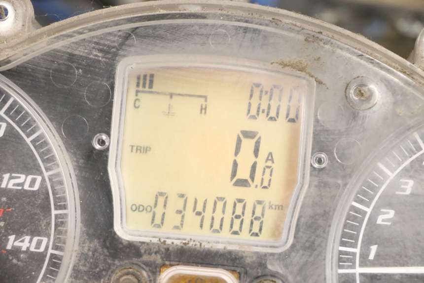 photo de COMPTEUR PIAGGIO MP3 125 (2006 - 2014) - Gros plan technique