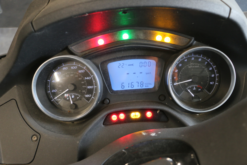photo de COMPTEUR  PIAGGIO MP3 500 (2016 - 2018) - État de surface