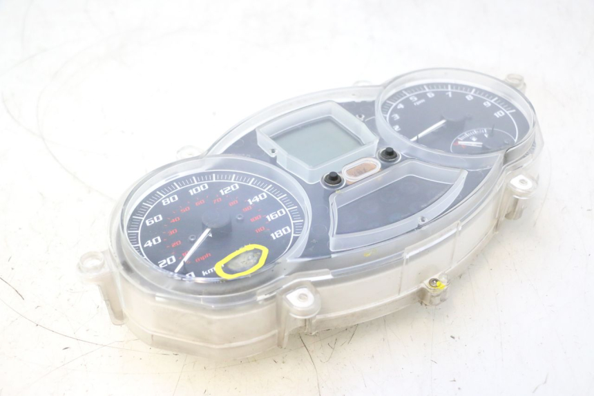 photo de COMPTEUR  PIAGGIO MP3 500 (2011 - 2015) - Points de fixation