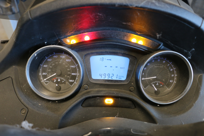 photo de COMPTEUR  PIAGGIO MP3 500 (2016 - 2018) - Détail de la pièce