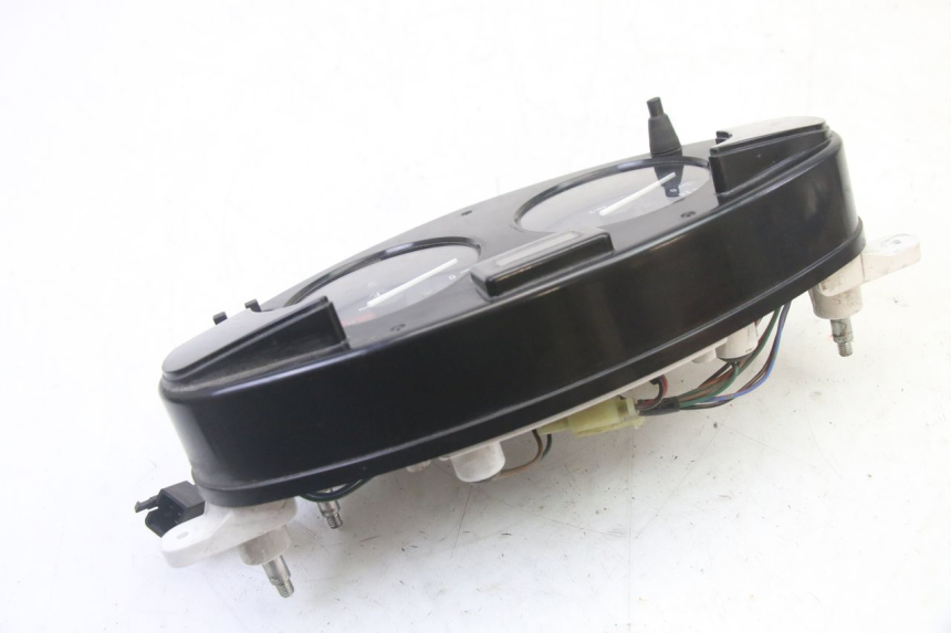 photo de COMPTEUR  HONDA NTV DEAUVILLE 650 (2001 - 2006) - Gros plan technique