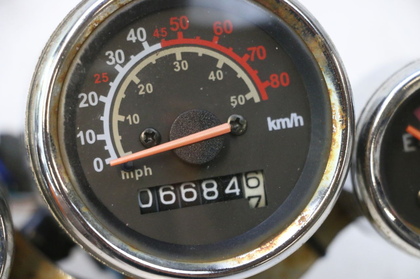 photo de COMPTEUR JM MOTORS OLDIES 4T 50 (2010 - 2020) - Points de fixation