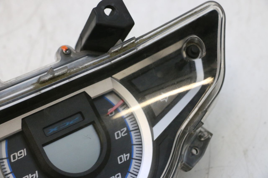 photo de COMPTEUR  HONDA PCX (JF57/JF64) 125 (2014 - 2018) - Autre angle de vue