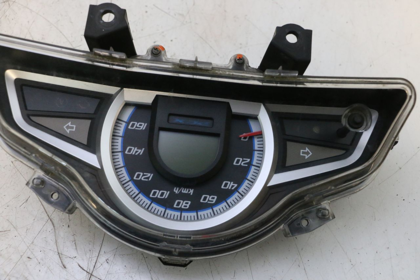 photo de COMPTEUR  HONDA PCX (JF57/JF64) 125 (2014 - 2018) - Gros plan technique