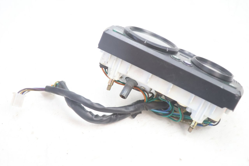 photo de COMPTEUR  YAMASAKI ROADSTER 50 (2013 - 2018) - Points de fixation