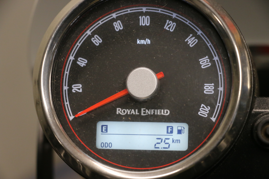 photo de COMPTEUR  ROYAL ENFIELD CONTINENTAL GT 650 (2019 - 2024) - Zoom état d’usage