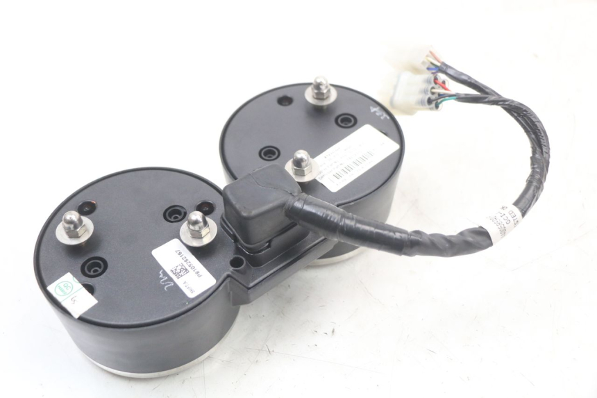 photo de COMPTEUR  ROYAL ENFIELD CONTINENTAL GT 650 (2019 - 2024) - Points de fixation