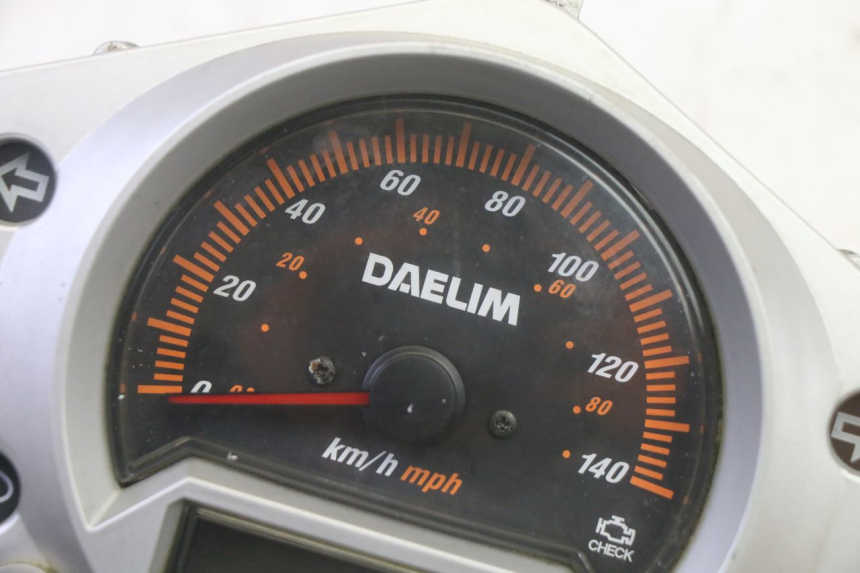 photo de COMPTEUR  DAELIM S1 125 (2007 - 2016) - Autre angle de vue