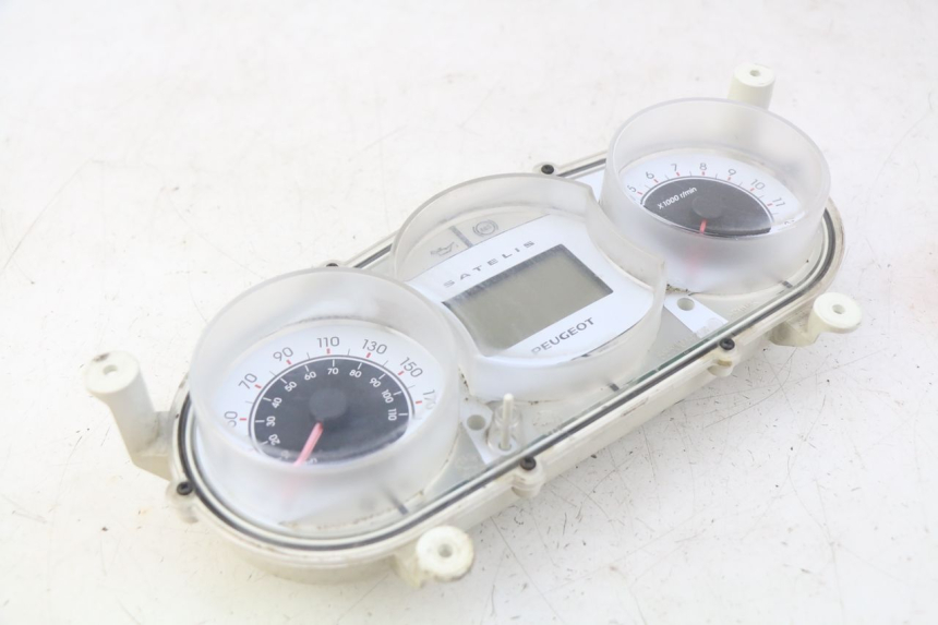 photo de COMPTEUR PEUGEOT SATELIS COMPRESSOR K15 125 (2006 - 2009) - Autre angle de vue