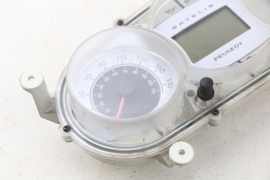 photo de COMPTEUR PEUGEOT SATELIS 125 (2006 - 2009) - Gros plan technique