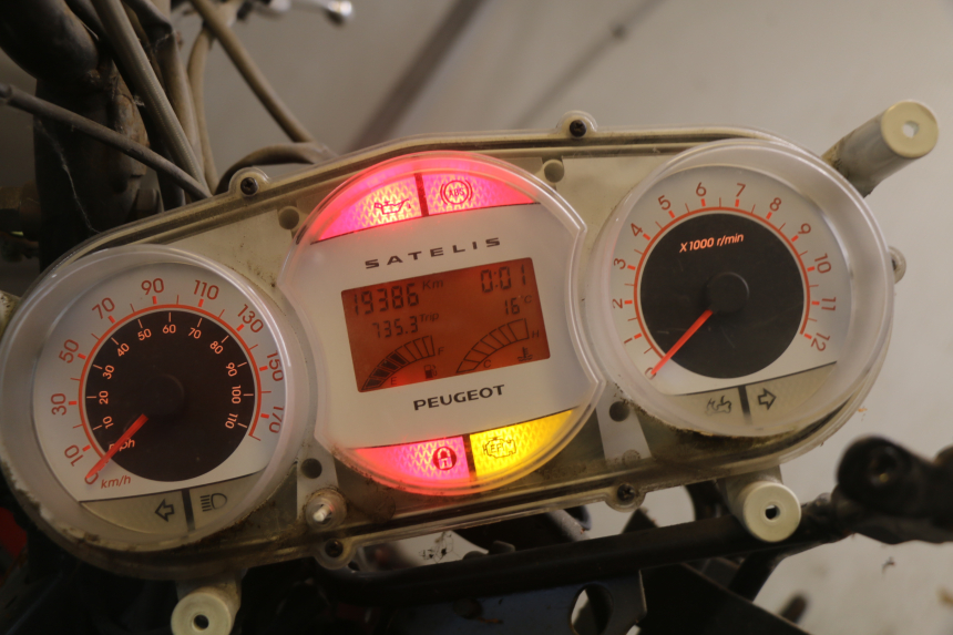 photo de COMPTEUR PEUGEOT SATELIS 125 (2010 - 2012) - Zoom composants