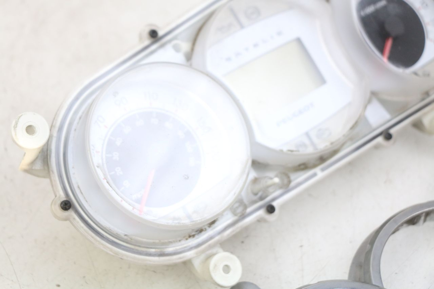 photo de COMPTEUR PEUGEOT SATELIS 125 (2010 - 2012) - Détails caractéristiques