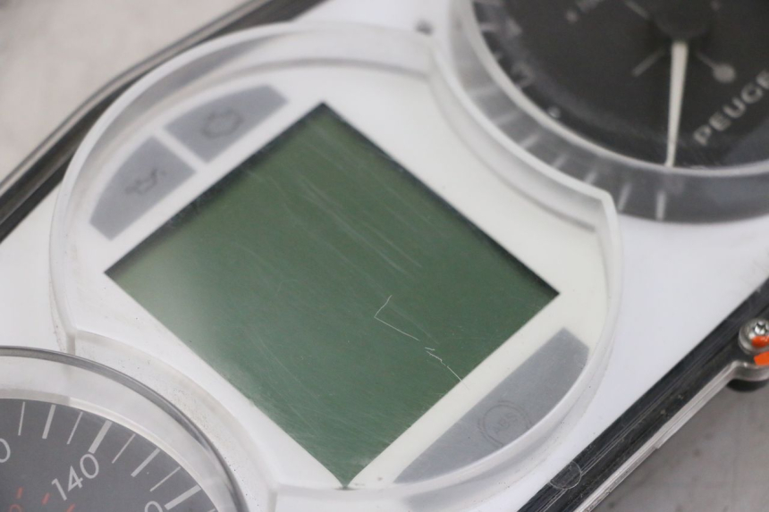 photo de COMPTEUR  PEUGEOT SATELIS 125 (2013 - 2018) - Autre angle de vue