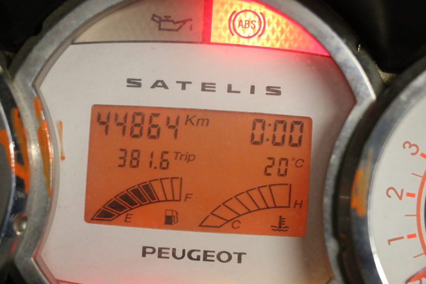 photo de COMPTEUR PEUGEOT SATELIS 125 (2006 - 2009) - Gros plan technique