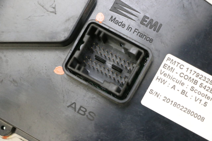 photo de COMPTEUR  PEUGEOT SATELIS 125 (2013 - 2018) - Points de fixation