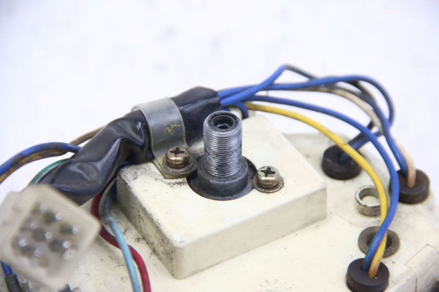 photo de COMPTEUR APRILIA SCARABEO 4T 50 (2009 - 2017) - Points de fixation