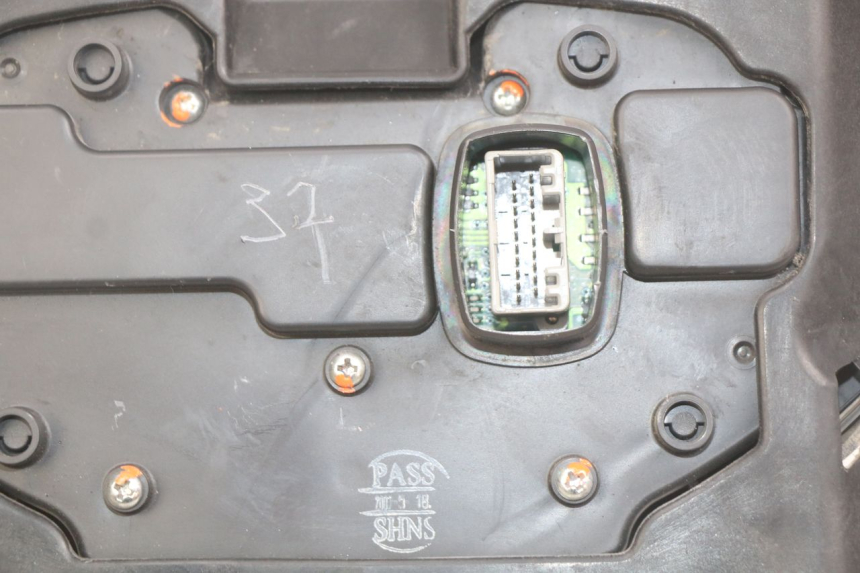 photo de COMPTEUR APRILIA SCARABEO LIGHT 125 (2007 - 2011) - Points de fixation