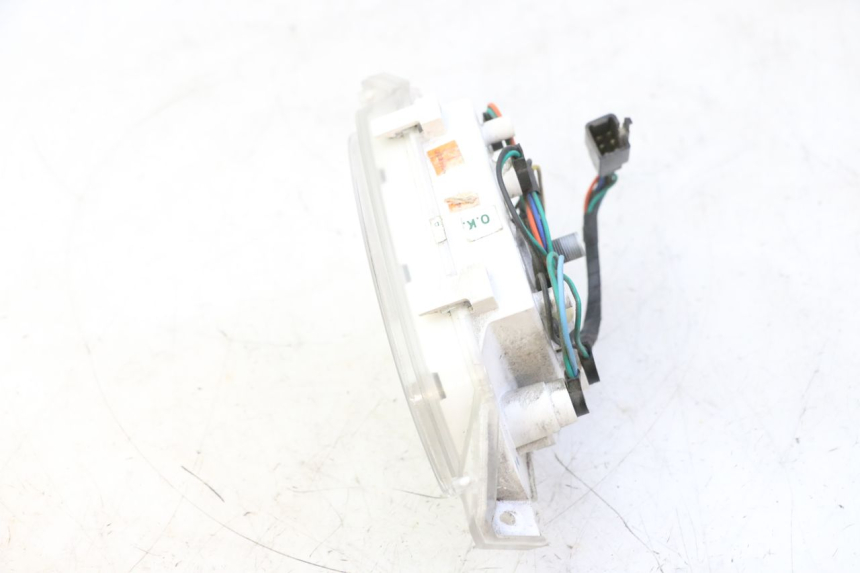 photo de COMPTEUR HONDA SCV LEAD 100 (2003 - 2007) - Gros plan technique