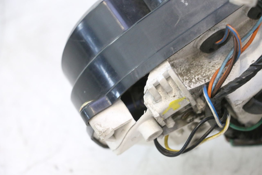 photo de COMPTEUR  HONDA SH 125 (2001 - 2003) - Gros plan technique