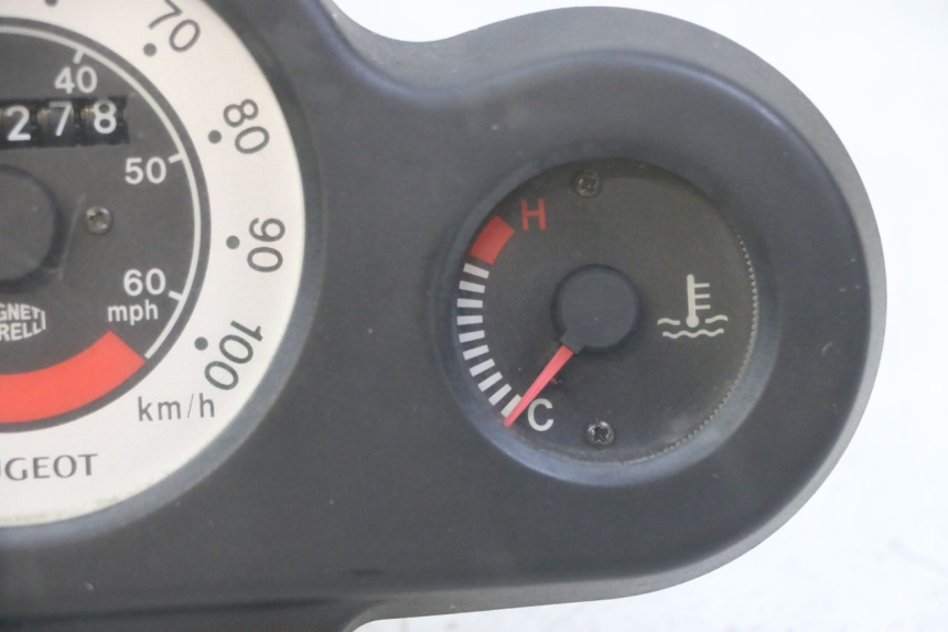 photo de COMPTEUR  PEUGEOT SPEEDFIGHT 2 LC 50 (2000 - 2009) - Vue rapprochée