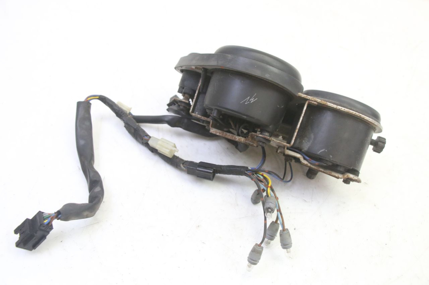 photo de COMPTEUR  TRIUMPH SPRINT 900 (1995 - 1998) - Points de fixation