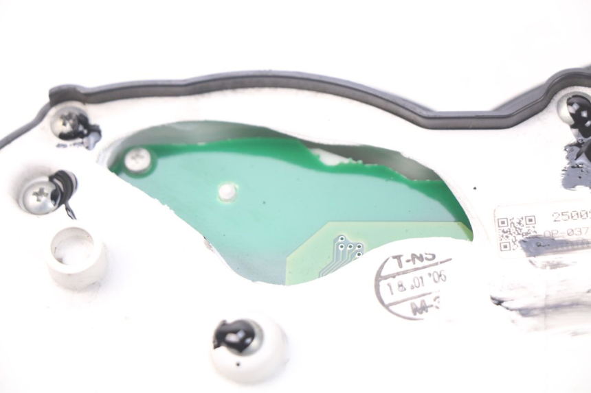 photo de COMPTEUR  TRIUMPH SPRINT ST ABS 1050 (2005 - 2007) - État de surface