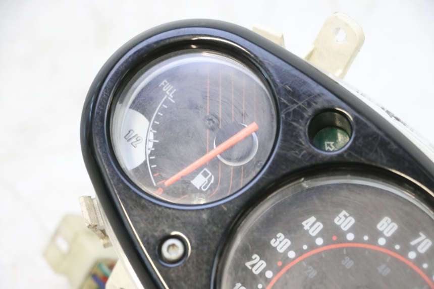 photo de COMPTEUR  APRILIA SR MOTARD 50 (2012 - 2018) - Autre angle de vue