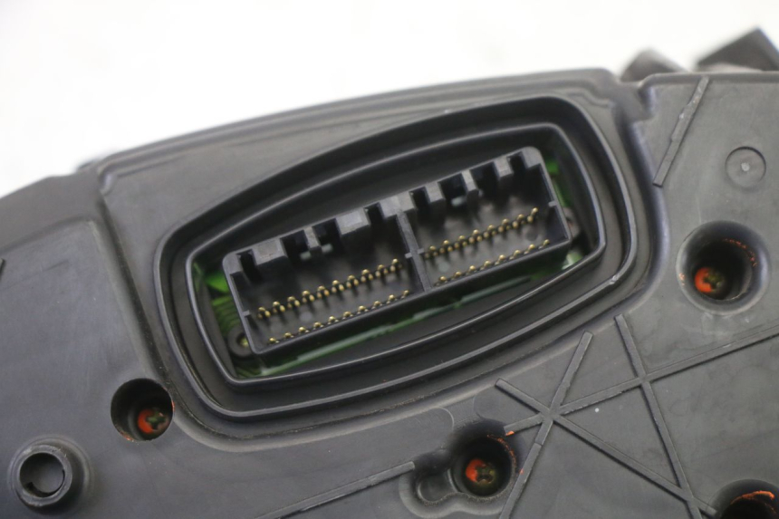 photo de COMPTEUR  HONDA ST PAN EUROPEAN 1300 (2002 - 2013) - Détails caractéristiques