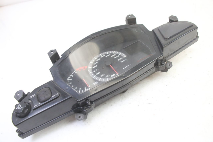photo de COMPTEUR  HONDA ST PAN EUROPEAN 1300 (2002 - 2013) - Points de fixation