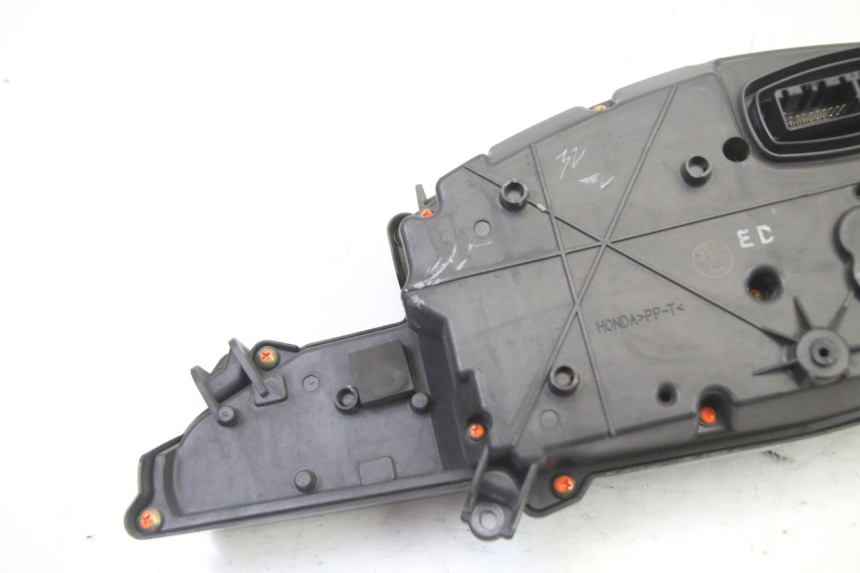 photo de COMPTEUR  HONDA ST PAN EUROPEAN 1300 (2002 - 2013) - Marquages et références