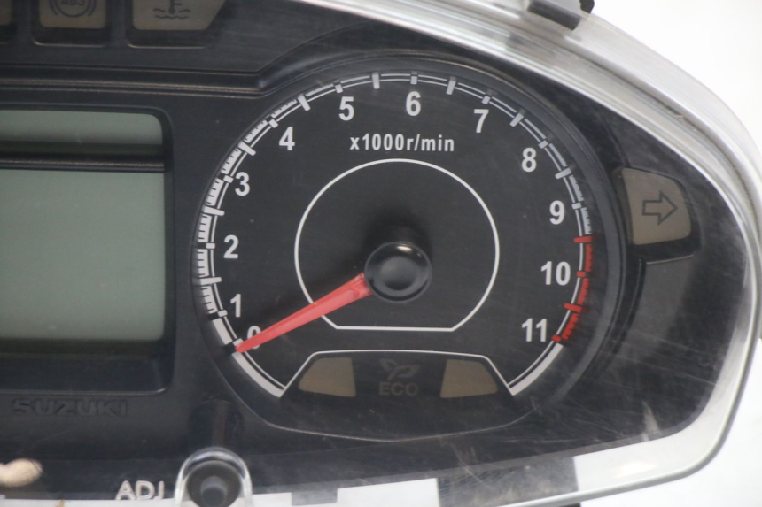 photo de COMPTEUR  SUZUKI BURGMAN 125 (2018 - 2021) - Gros plan technique
