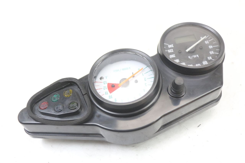 photo de COMPTEUR  SUZUKI SV S 650 (1999 - 2002) - Gros plan technique