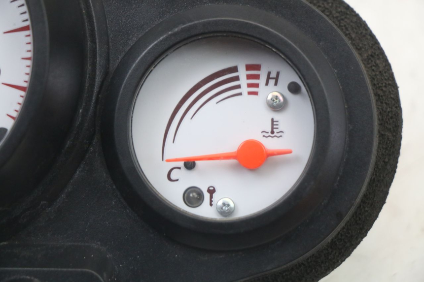 photo de COMPTEUR YAMAHA TDM ABS 900 (2002 - 2014) - Gros plan technique