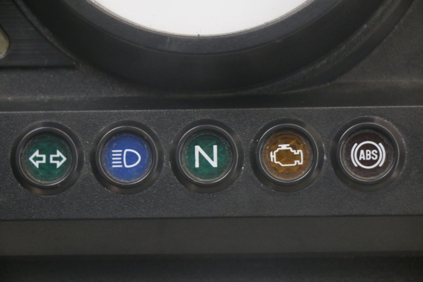 photo de COMPTEUR YAMAHA TDM ABS 900 (2002 - 2014) - Gros plan technique