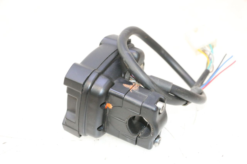 photo de COMPTEUR PEUGEOT TKR TREKKER FURIOUS 50 (2005 - 2014) - Gros plan technique