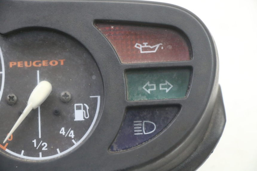 photo de COMPTEUR  PEUGEOT TREKKER TKR 50 (2005 - 2014) - Autre angle de vue