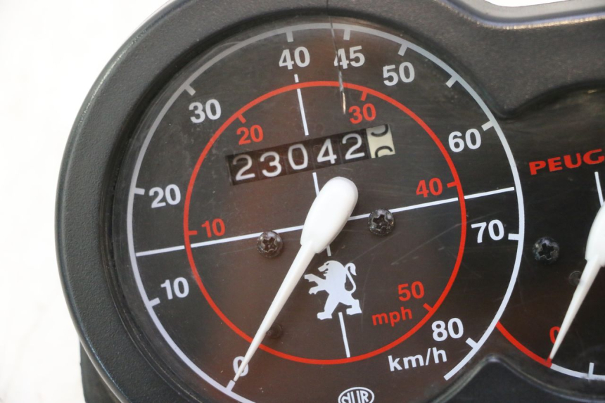 photo de COMPTEUR  PEUGEOT TREKKER TKR 50 (2005 - 2014) - Vue rapprochée