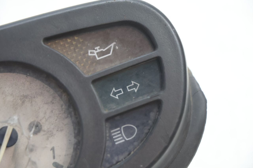 photo de COMPTEUR PEUGEOT TREKKER 50 (1995 - 2004) - Autre angle de vue
