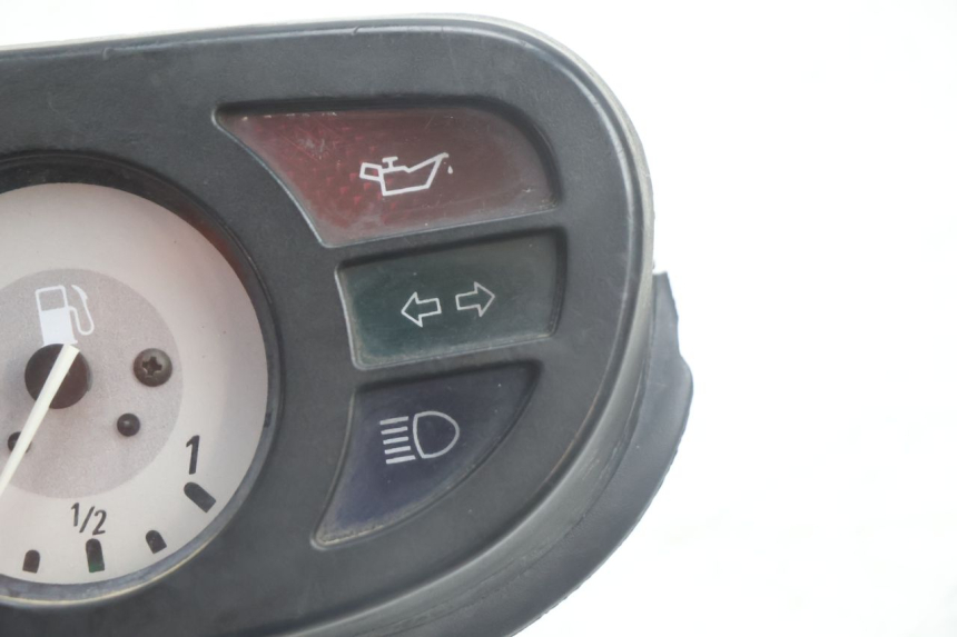 photo de COMPTEUR PEUGEOT TREKKER 50 (1995 - 2004) - Autre angle de vue