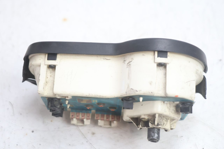 photo de COMPTEUR PEUGEOT TREKKER 50 (1995 - 2004) - Gros plan technique
